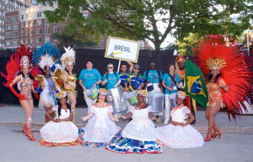 pose de groupe avec les danseuses